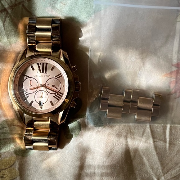 Michael Kors Rose Gold Watch - Picture 6 of 7